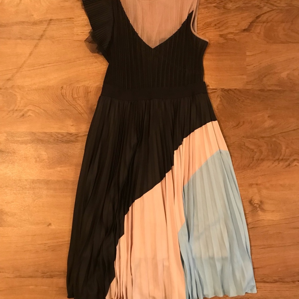 NWT $338 BCBG MAXAZRIA Black Modest ELEGANT DRESS Lace Pleated S 4/6 Ciara